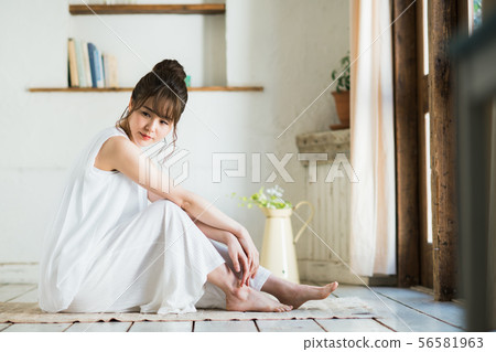 年輕的女士 年輕的女士 56581963