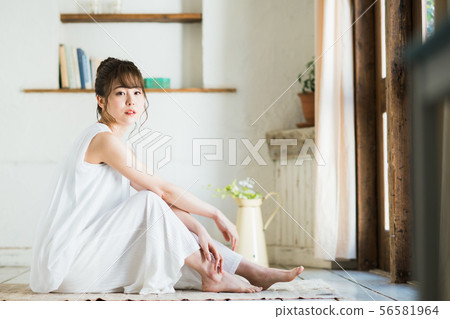 年輕的女士 年輕的女士 56581964