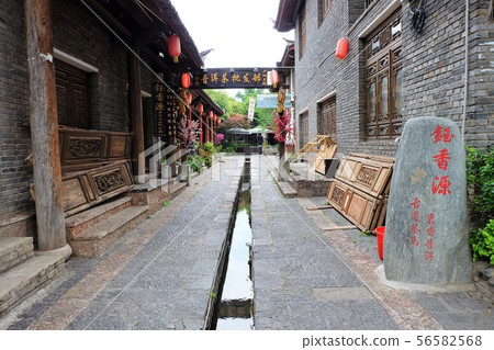 雲南省,中國束河古鎮/束河古鎮 雲南省,中國束河古鎮/束河古鎮 56582568
