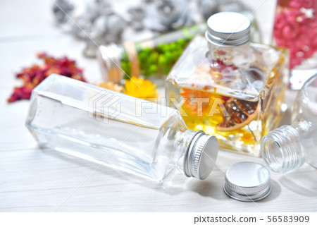 兩個市售植物標本館（粉紅色/綠色）和一個手工製作的原始植物標本館（黃色）。雜貨 56583909