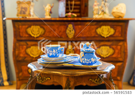 Set of ancient tableware on wooden table in museum Set of ancient tableware on wooden table in museum 56591583