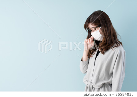 患有花粉症的女性 56594033