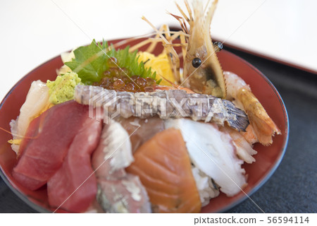 【Bowl of rice topped with sashimi】 56594114