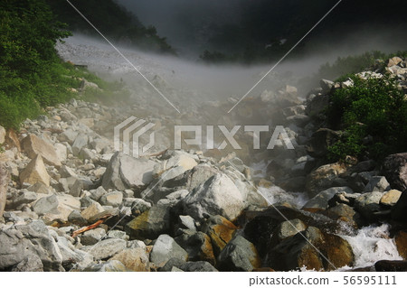 通往Kasugatake，北阿爾卑斯山的小池Shindo 56595111