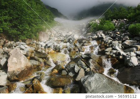 通往Kasugatake，北阿爾卑斯山的小池Shindo 56595112