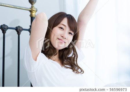Beauty image (young woman 56596973