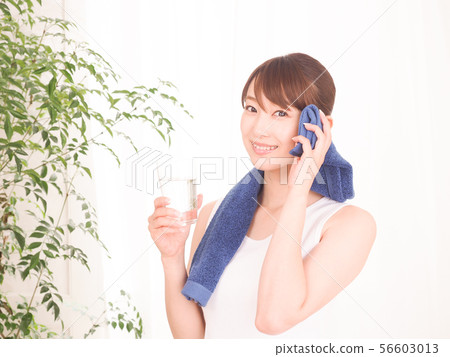 Woman exercising and drinking water Woman exercising and drinking water 56603013