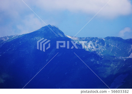 通往俄羅斯北部阿爾卑斯山的Kasugatake之路Gorotake Kurobe，從縱向軌道俯瞰Unnohira山脈 56603382