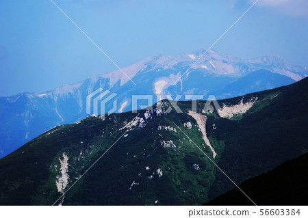 Road to Kasugatake, Northern Alps Yakushidake overlooking the mountains of Unnohira from the longitudinal track 56603384