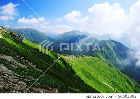 Road to Kasugatake, Northern Alps Gorotake Kurobe, overlooking the mountains of Unnohira from the longitudinal track 56603392