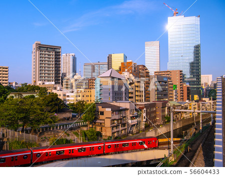 Tokyo cityscape in Japan, Tokyo Metro Marunouchi Line new vehicle view (Ochanomizu Station on the right) Tokyo cityscape in Japan, Tokyo Metro Marunouchi Line new vehicle view (Ochanomizu Station on the right) 56604433