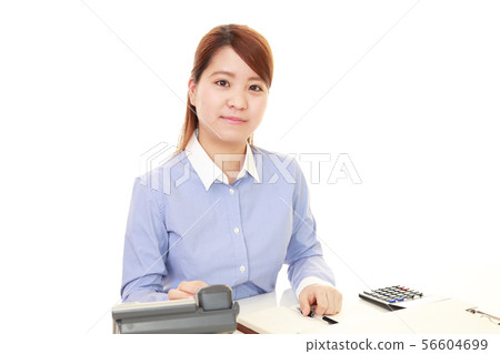 微笑的女商人 微笑的女商人 56604699