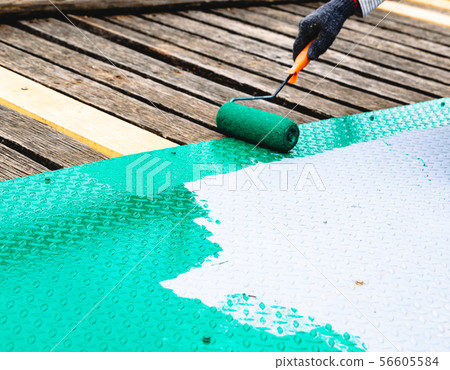 Painted with a roller on the steel floor Painted with a roller on the steel floor 56605584