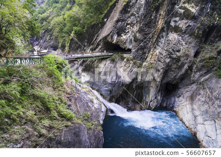 太魯閣國家公園鬼斧神工的大理岩峽谷景觀 太魯閣國家公園鬼斧神工的大理岩峽谷景觀 56607657