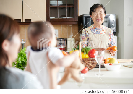 Kitchen image senior 56608555