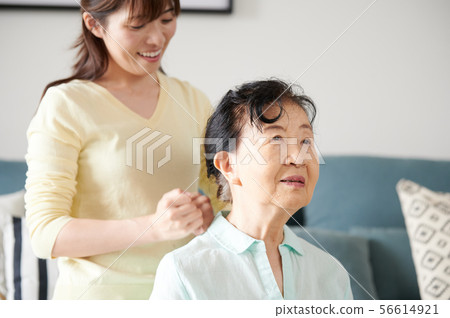 肩膀的狗 56614921