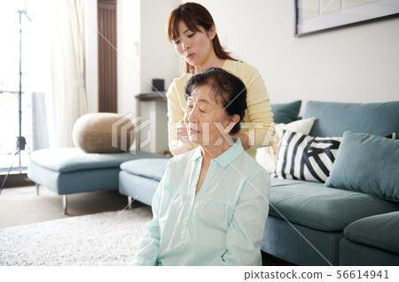 Shoulder dog 56614941