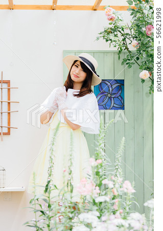 Female portrait 56621998