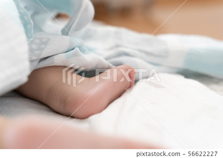 Baby to take a nap 56622227