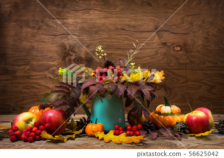 Fall centerpiece with rowan in turquoise vase, 56625042