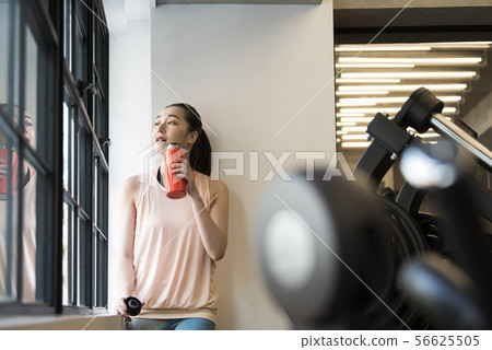 Portrait of a training woman 56625505