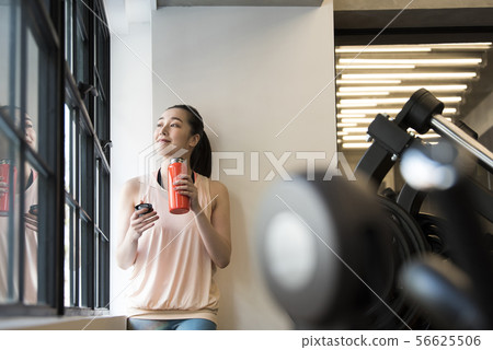 Portrait of a training woman Portrait of a training woman 56625506
