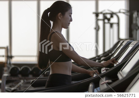 treadmill, treadmills, a treadmill 56625771