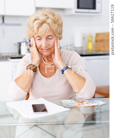 Woman is shocked by her expenses Woman is shocked by her expenses 56627119