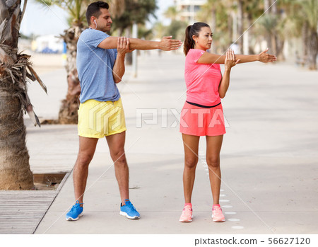 Couple training outdoors 56627120