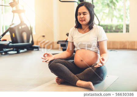 Active pregnant woman exercise in fitness center. 56630386