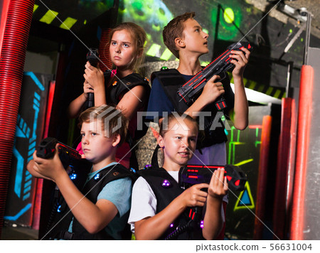 Happy teenagers with laser guns 56631004