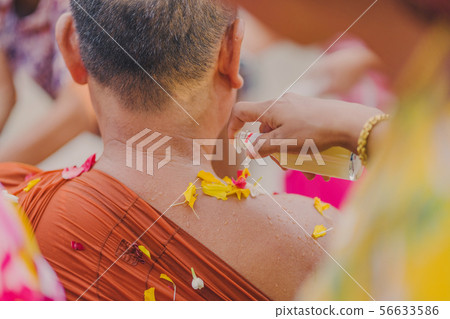 People pouring water to Buddhist Monk  56633586