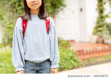 小學學生 小學生 上學 56636875