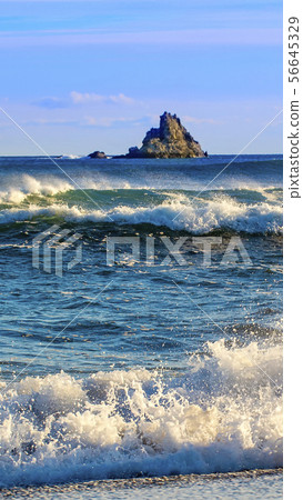 The waves on the Pacific ocean on the Kamchatka 56645329