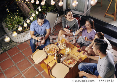 Friends enjoying good party 56645618