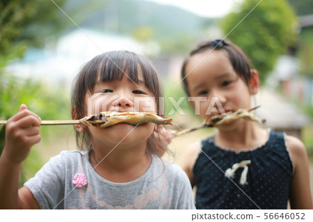 Girl eating salmon grilled with salmon 56646052