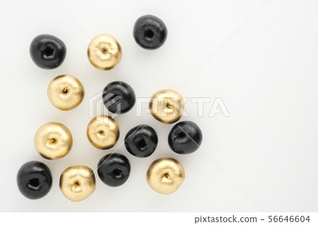 Golden and black apples on white background. Two groups, comparison and opposition. Golden and black apples on white background. Two groups, comparison and opposition. 56646604