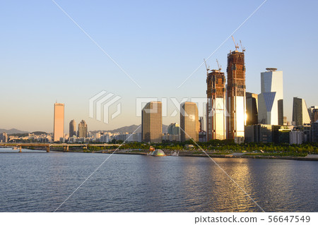 Evening scenery of the Han River Evening scenery of the Han River 56647549
