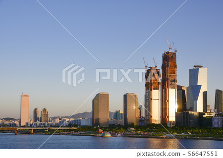 Evening scenery of the Han River Evening scenery of the Han River 56647551