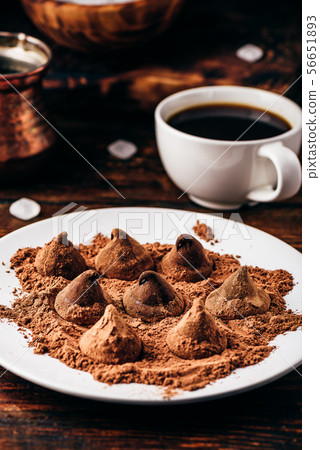 Homemade chocolate truffles 56651893