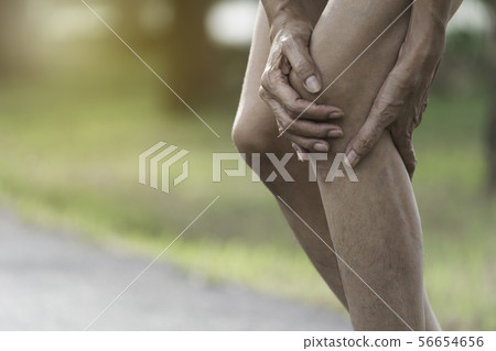 The female clings to a bad leg. The pain in her 56654656