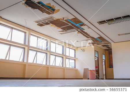 repair leak water pipe in under gypsum ceiling 56655371