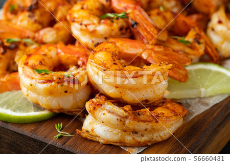 Grilled shrimps or prawns served with lime. 56660481