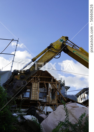拆遷工作重建木屋重型機械分開收集 拆遷工作重建木屋重型機械分開收集 56660626