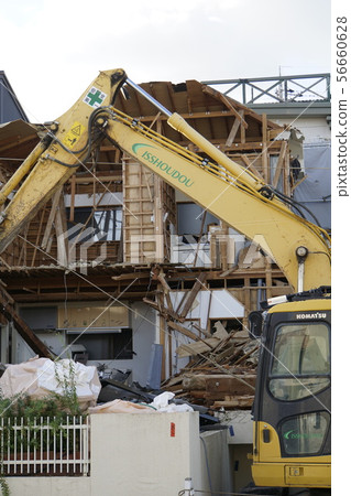 拆遷工作重建木屋重型機械分開收集 拆遷工作重建木屋重型機械分開收集 56660628