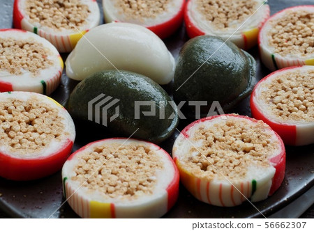 Korean traditional food songpyeon and candy Korean traditional food songpyeon and candy 56662307