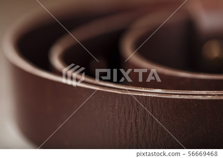Fashionable men's brown belt made of genuine Fashionable men's brown belt made of genuine 56669468