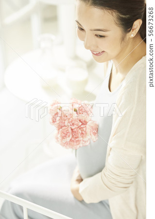 Female pregnancy Female pregnancy 56673268