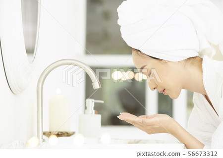 Women beauty 56673312
