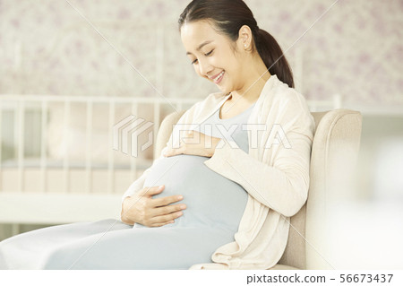 Female pregnancy 56673437